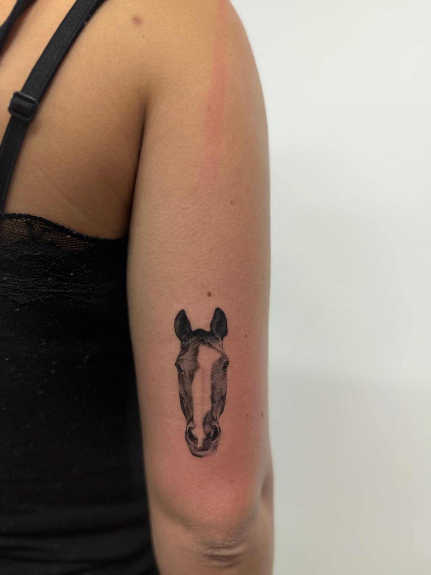 Tatuaggio ornamentale fineline