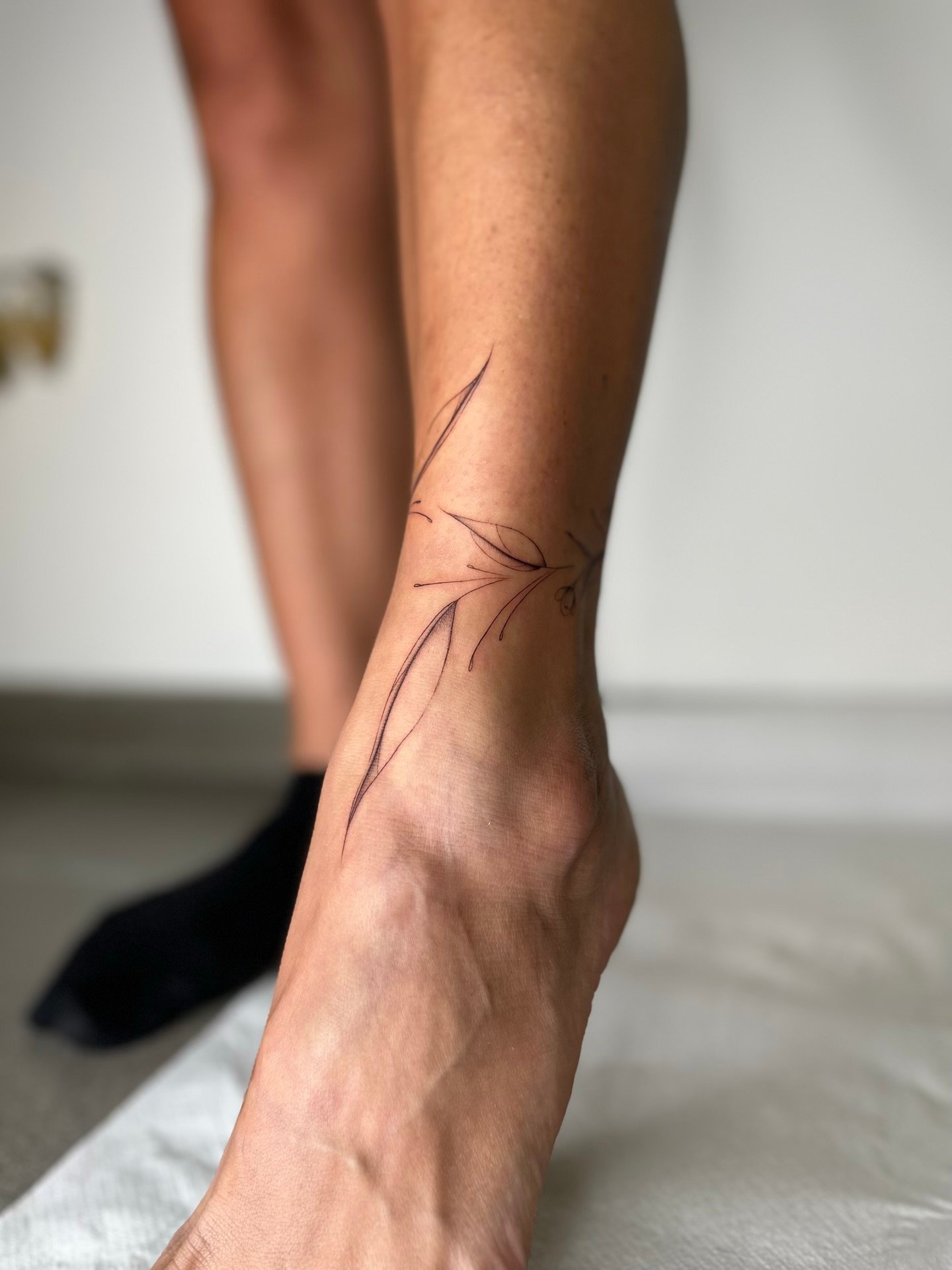 Fineline botanico — tatuaggio